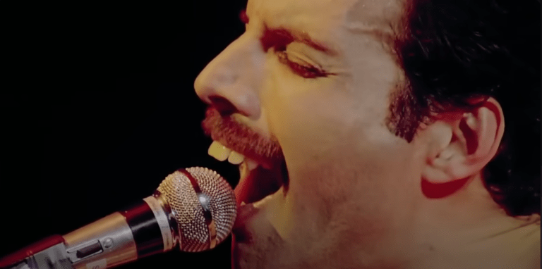 Freddie Mercury Singing Live